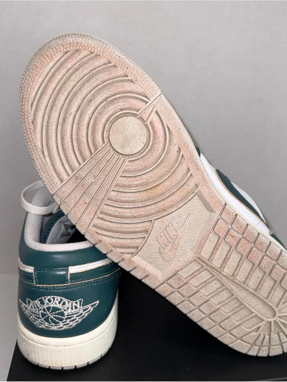 Jordan Men’s Low-Top Sneakers in White and Dark Green size 9.5